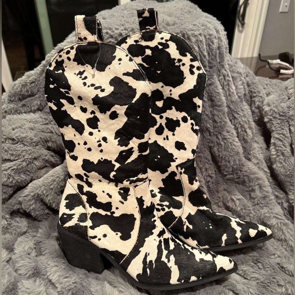 Dingo Black and White Cowhide Cowboy Boots - Picture 7 of 16